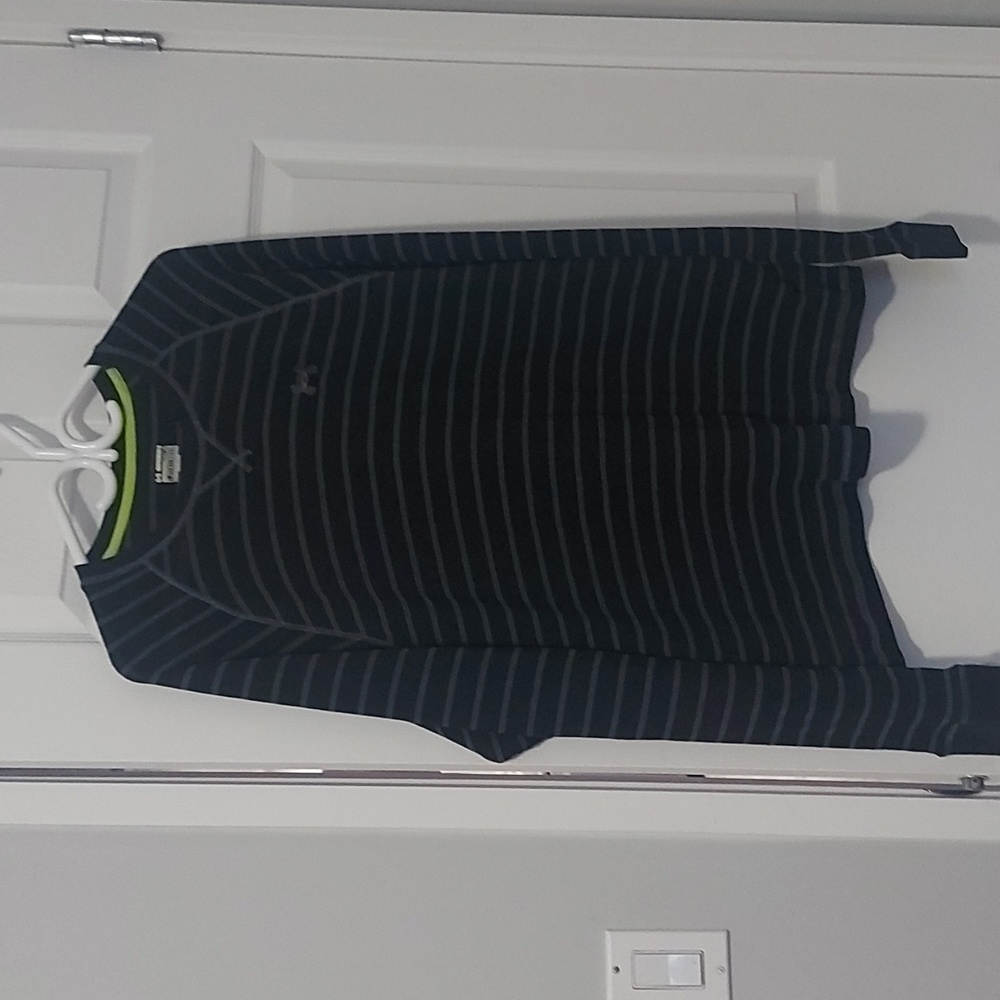 Men's Under Armour All Season Gear loose fit long sleeve thermal knit tshirt